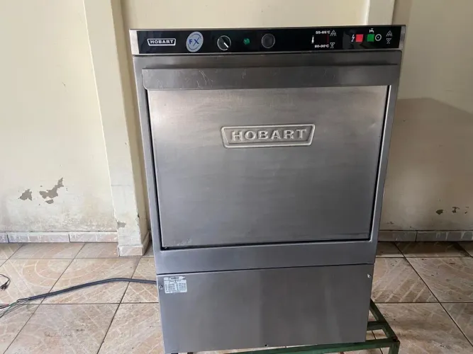 VENDE SE OU ALUGA MÁQUINA INDUSTRIAL DE LAVAR LOUÇAS