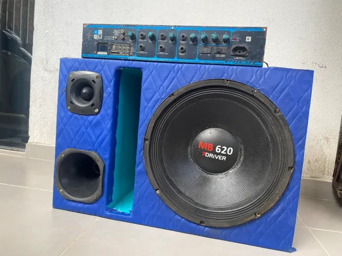 Caixa de som com amplificador Oneal