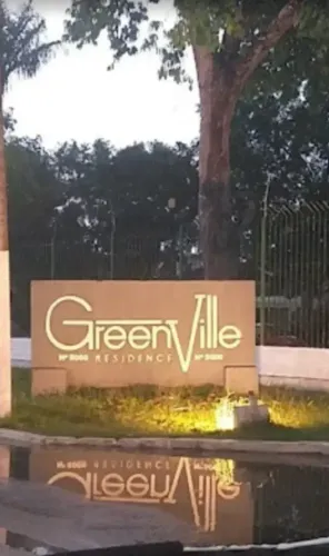 Alugo - Gren Ville I -Casa com Piscina - 5/4 suítes . 2 vagas .