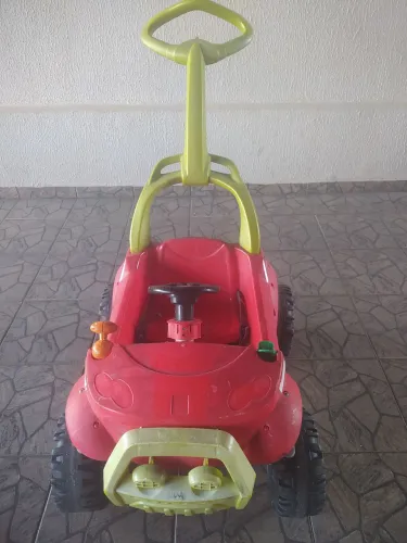 Carro de passeio com pedal