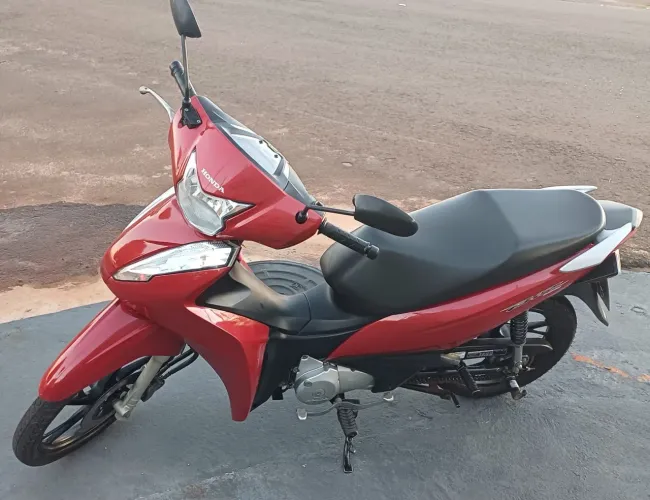 Honda biz bem conservada