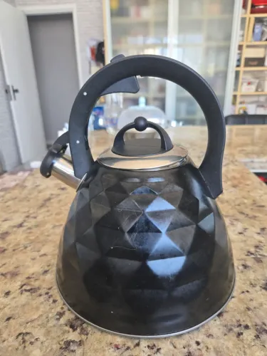Chaleira / Bule de Aço Inox - Preto - Design Moderno - Usado em excelente 