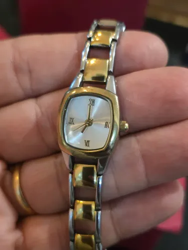 Relógio bracelete feminino Mondaine Elegance Original joia em aço e plaquê de ouro 18k