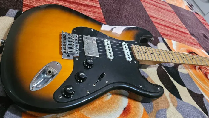 Guitarra Squier Fender Affinity Custom Malagoli