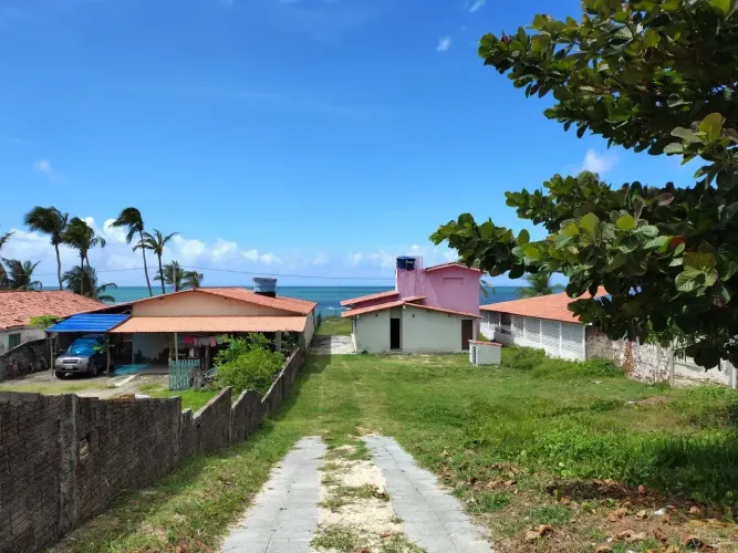 Casa 3/4, Janeiro na praia de Santa Rita, vizinha a Genipabu, beira mar