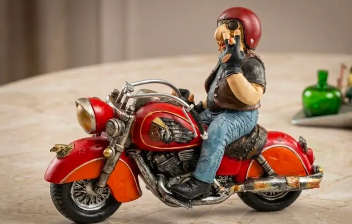 Escultura decorativa motoqueiro