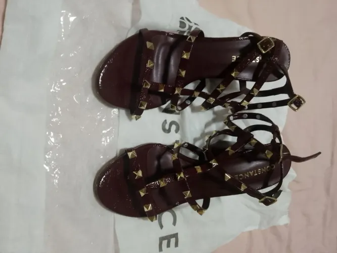 Sandália Constance cor de vinho