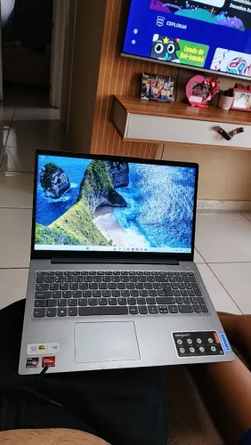 Lenovo IdeaPad 3 Ryzen 5 5500U 12GB RAM SSD 1.1TB Full HD
