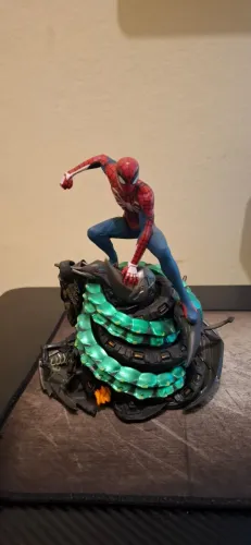 Estátua Homem-Aranha (Spider-Man) Estilo PS4/PS5 - Base Detalhada