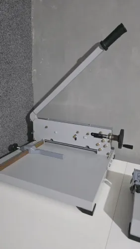 Guilhotina semi-industrial 150fls