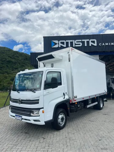 Vw 11-180 Delivery 2025 - Bau de 5.2m - apenas 3mil KM