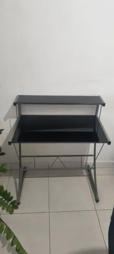 Escrivaninha com cadeira de escritório