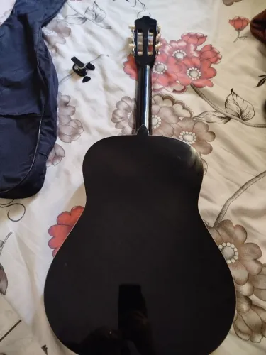 Vendo violão semi novo