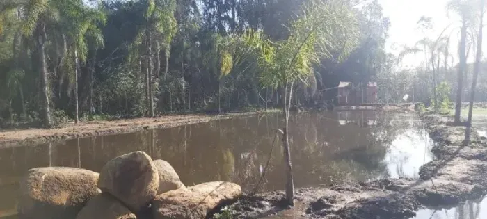 Velleda oferece fantástico grande sítio com açude próximo ao centro de Viamão