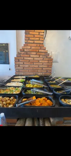 Restaurante pajuçara precisa de Garçonete.