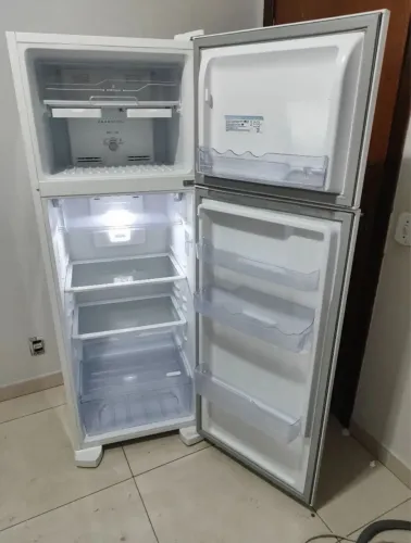 Geladeira Electrolux frosfree (semi nova )