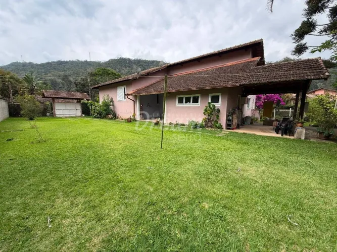 Casa com 5 dormitórios à venda, 198 m² por R$ 860.000,00 - Albuquerque - Teresópolis/RJ