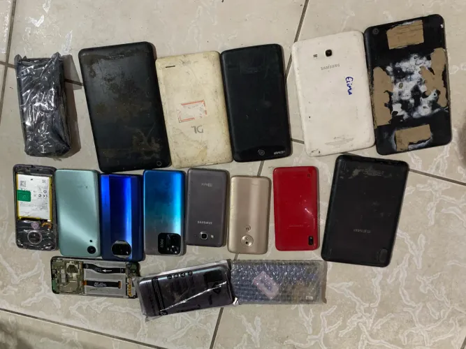 Celulares para retirada de peças