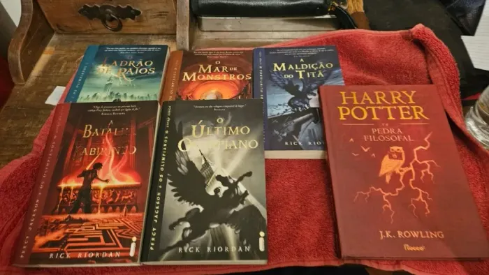 Lote 6 livros: Coleção completa Percy Jackson e os Olimpianos (5 vol) + Harry Potter