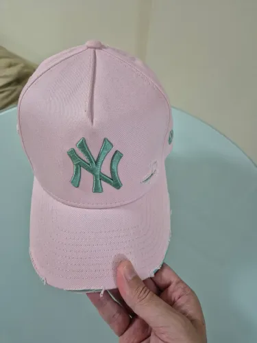 Boné New Era rosa edição limitada