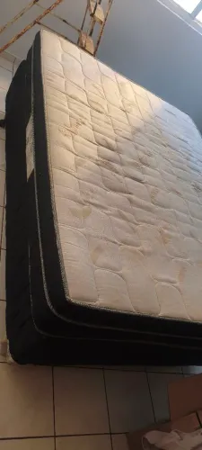 Vendo cama box de casal super conservada