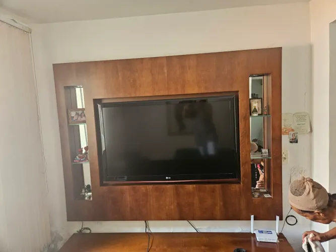 Vendo TV 49 polegadas + painel