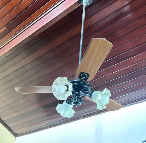 Ventilador de teto com 3 lâmpadas
