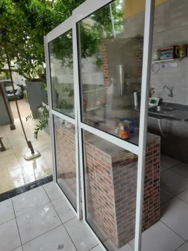 Esquadria de Fechamento de Área Interna