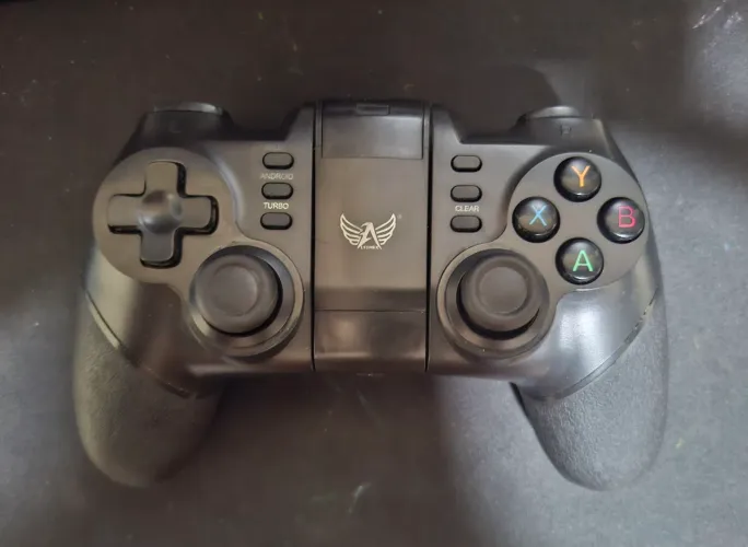 Controle Gamepad Bluetooth Altomex AT-9076 para Celular/PC (Com Detalhe)