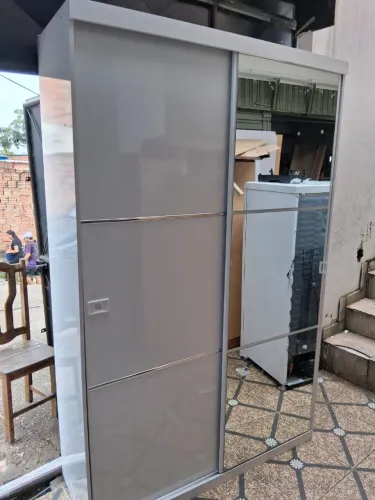 Guarda roupa de solteiro 