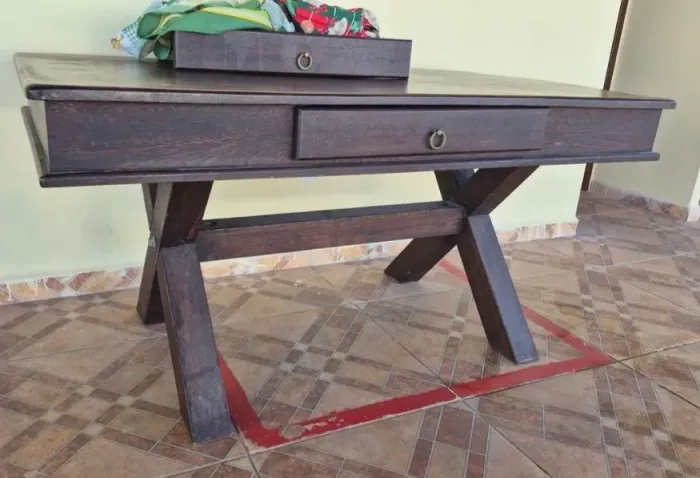 Mesa em Madeira nobre Belíssima 