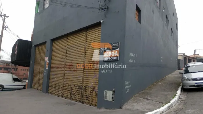 Alugo Salão Comercial & Industrial com força trifásica com pé direito alto.