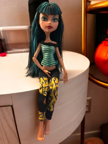 DUAS BONECAS MONSTER HIGH