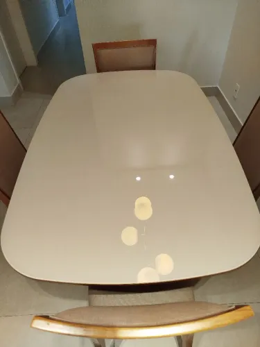 Mesa com 4 cadeiras