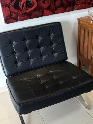 Poltrona de Couro Preta Estilo Barcelona - Excelente Estado