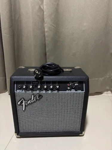 Amplificador Fender Frontman 15G