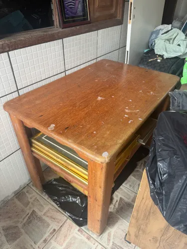 Mesa de madeira maciça!! 