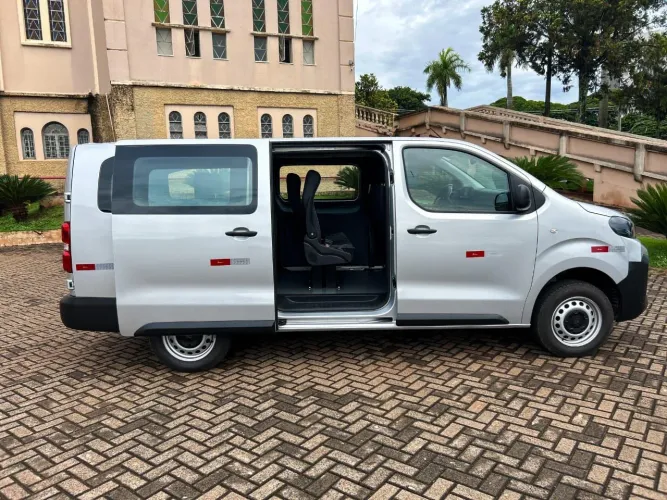 Peugeot Expert Vitré 1.5 Turbo Diesel 2025