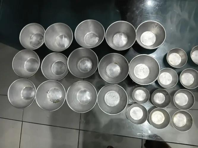 14 unidades de forma da grande e 10 da pequena