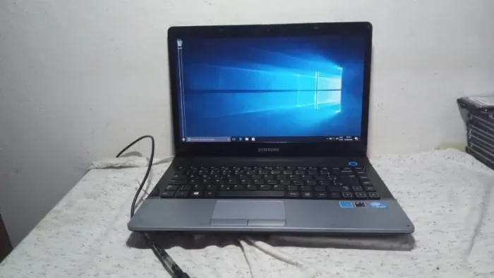 Notebook Samsung Np300e4C 4Gb Ram Hd 260 usado bom estado