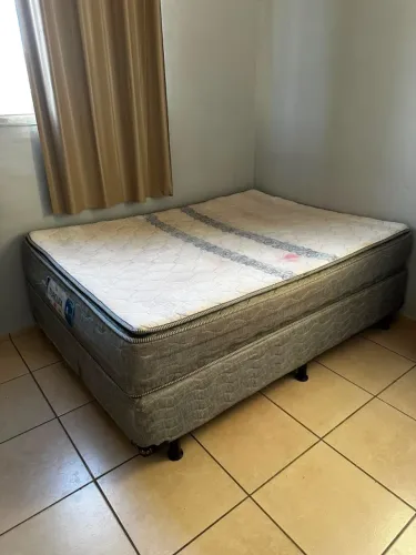 Cama box + colchão de molas