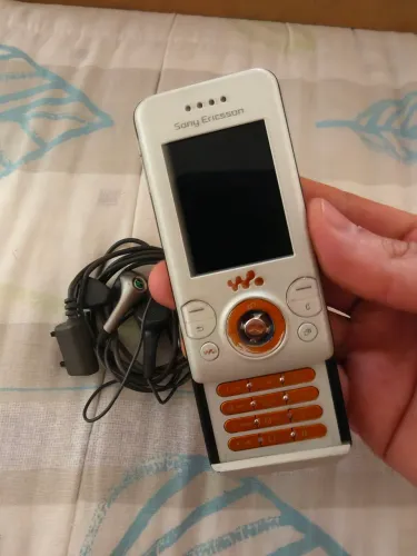 Celular Antigo - Sony Ericsson w580i (LEIA O ANÚNCIO)