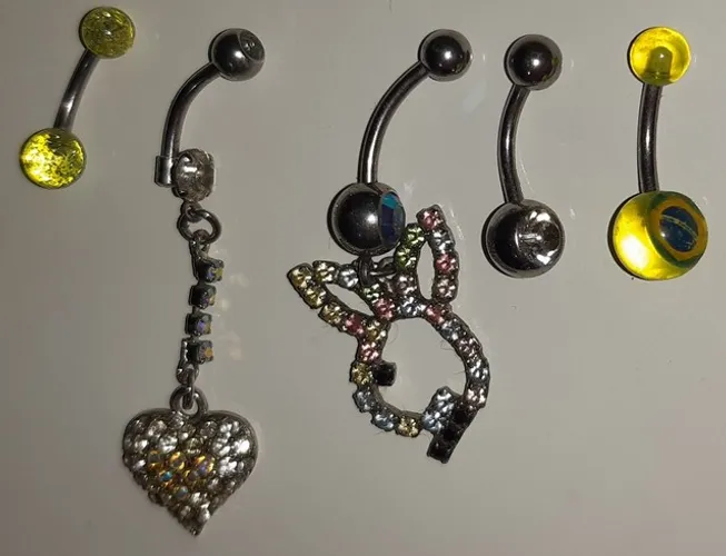 Piercing cirúrgico de umbigo  