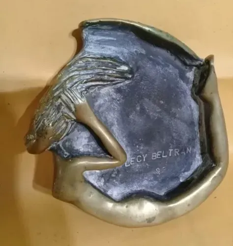 CINZEIRO ANTIGO ESCULTURA EM BRONZE LECI BELTRAN ASSINADO