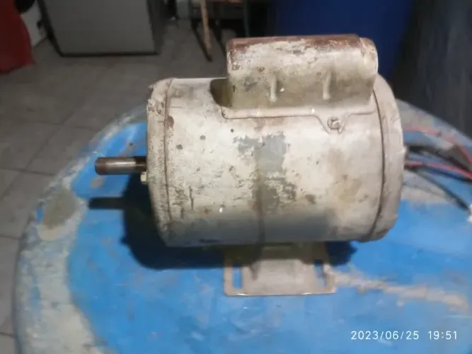 Motor Kohlbach 1\3 Cv monofásico 127\220V 1740 RPM giro hor\anti hor, usado funcionando