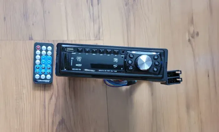 Rádio para carro Roadstar com controle remoto