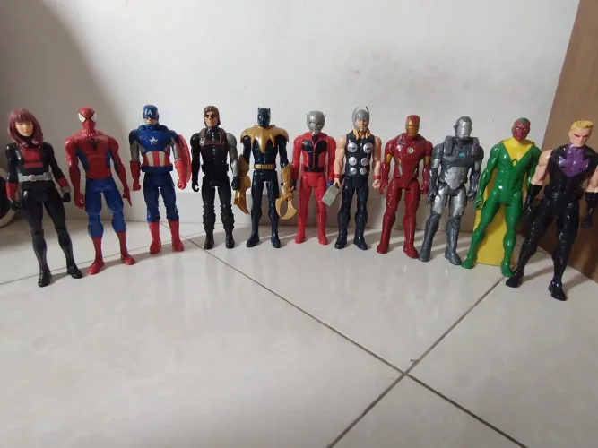 Kit com 11 bonecos Vingadores Titan Hero Séries da Marvel 30 cm, Hasbro 
