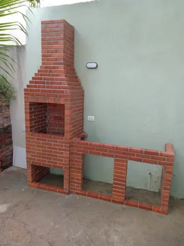 Churrasqueira e base pra pia de 1.50 tijolo vermelho 
