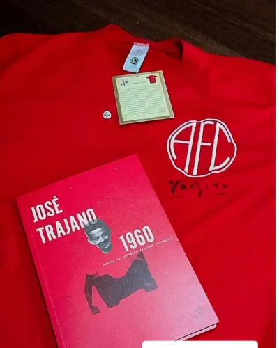 KIT AUTOGRAFADO CAMISA DO AMERICA CAMPEÃO 1960 COM LIVRO 1960 JOSÉ TRAJANO