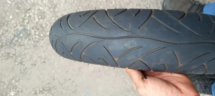 Pneu dianteiro Pirelli 110 70 17 